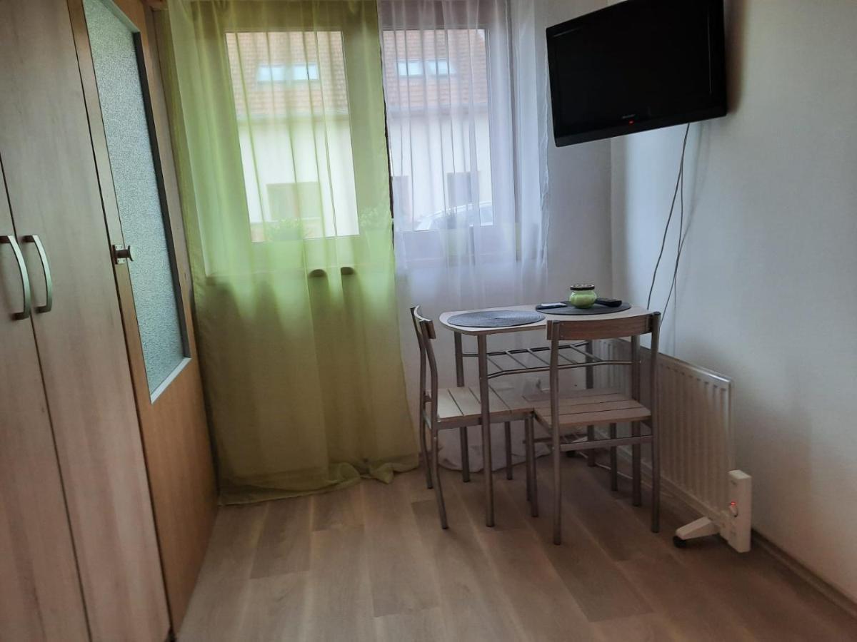 Utulne Studio U Marianskeho Udoli V Brne - Lisni Бърно Екстериор снимка